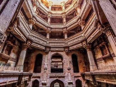 taxi-for-adalaj-stepwell-ahmedabad