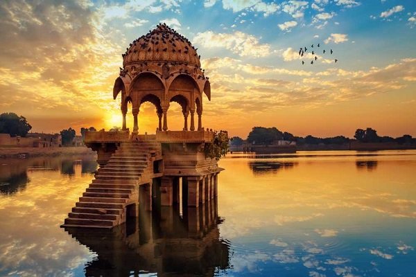 taxi-for-gadisar-lake-jaisalmer