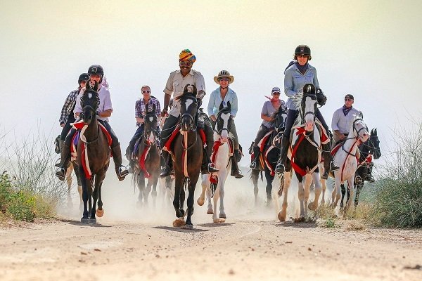 taxi-for-ranakpur-horse-safari