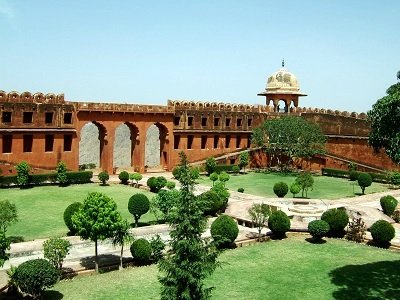 taxi-service-jaigarh-fort-jaipur